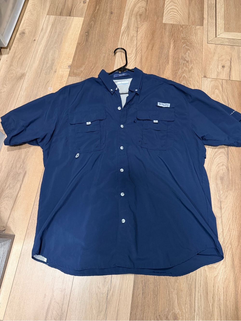 Columbia Men’s Short Sleeve Button-Down Shirt in Navy